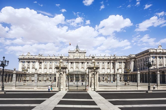 Madrid Sightseeing Tour with Royal Palace Skip the Line Ticket - The morning city loop: Plaza Mayor to Sol and beyond