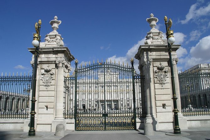 Madrid Sightseeing Tour with Royal Palace Skip the Line Ticket - Practical tips for Royal Palace timing, crowds, and skip-the-line expectations