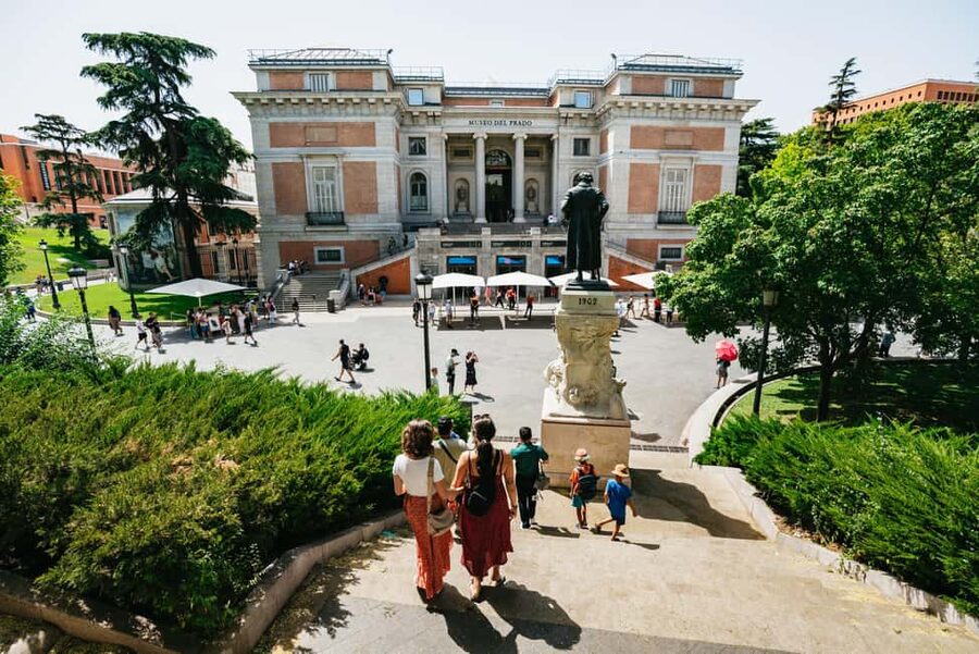 Madrid: Skip-the-Line Prado Museum Guided Tour - How the tour uses the museum’s scale without making you tired