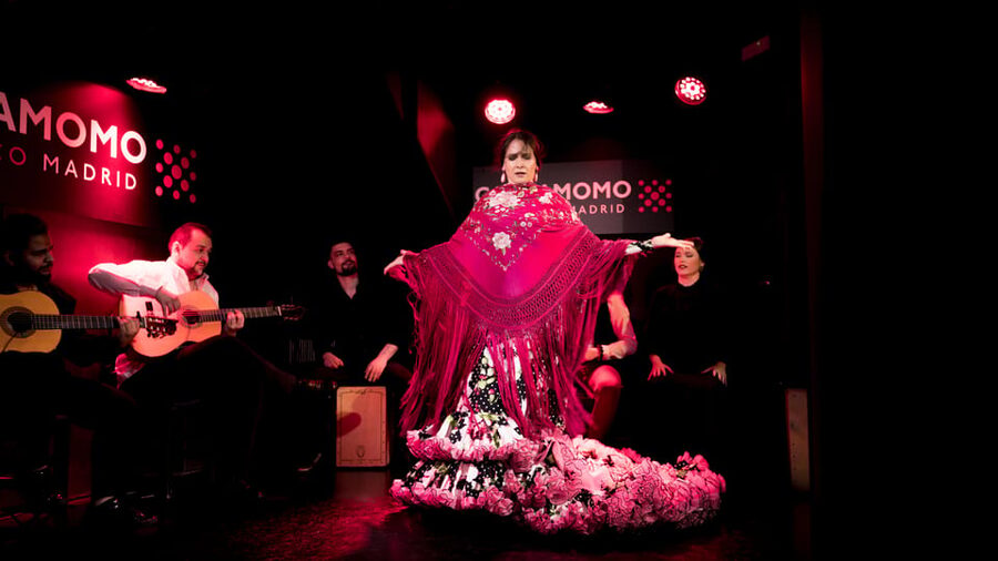 Madrid: Tablao Cardamomo Flamenco Show with 1 drink included - Inside Cardamomo: intimate viewing, traditional costumes, and live music