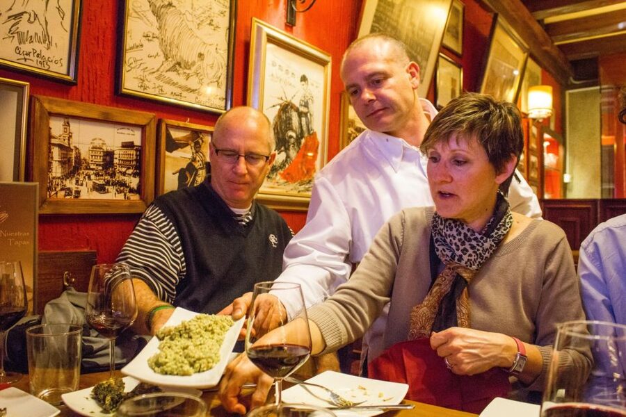 Madrid: Tapas & Wine Tasting Tour with Local Guide - El Madrid de los Austrias: finishing with a classic old center feel