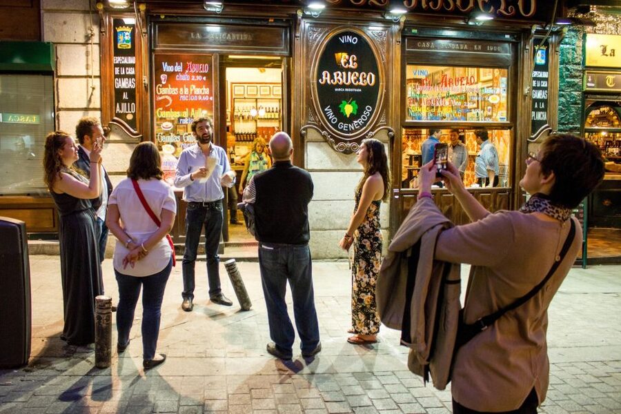 Madrid: Tapas & Wine Tasting Tour with Local Guide - What you’ll eat and drink: 12 tapas, 1 drink each stop