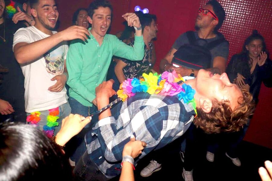 Madrid: Top Pub-Crawl with Drinks and Nightclub Entry - Safety, language, and who should join