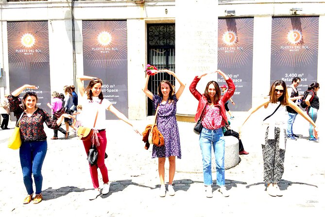 Madrid: Treasure Hunt Experience - The guide role: commentary plus real help