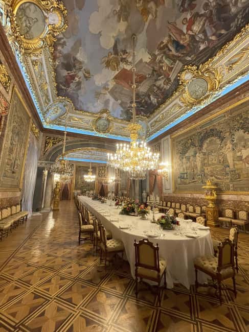 Madrid: Visit to the Royal Palace & Walking Tour of the City - Meeting point and pacing: 2.5 hours goes faster than you think