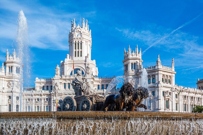 Madrid Walking Tour from Puerta del Sol to Retiro Park - Edificio Metropolis: a photo magnet, plus the story behind why it matters