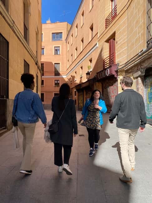 Madrid: Welcome to Madrid Guided Walking Tour - Key highlights worth planning for