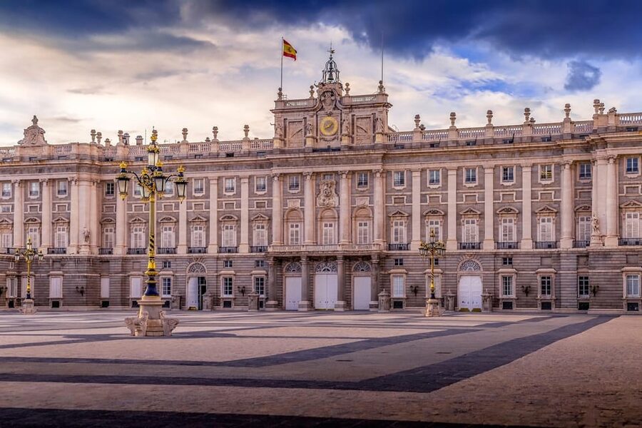 Madrid: Welcome to Madrid Guided Walking Tour in English - Plaza de la Villa and Plaza Mayor: three centuries of power in two squares