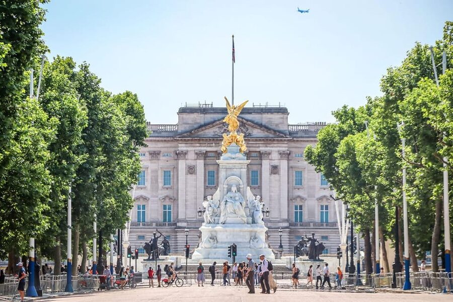 Madrid: Welcome to Madrid Guided Walking Tour in English - Gran Via and 19th-century modernization: why Madrid suddenly looks wider