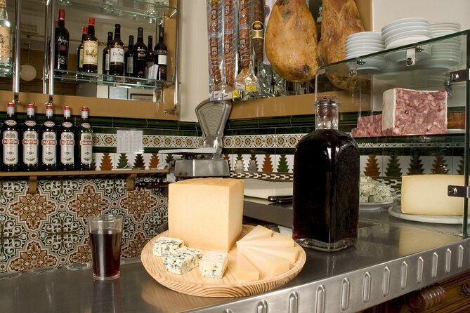 Old Madrid Tapas and Fine Wine Small Group Tour - Stop 5: The neighborhood’s top-rated restaurant and Michelin-level Ibérico tenderloin