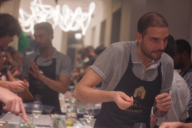 Paella Cooking Class in Madrid with Bottomless Wine Pairing - The Hands-On Paella Workflow (What You Actually Do)