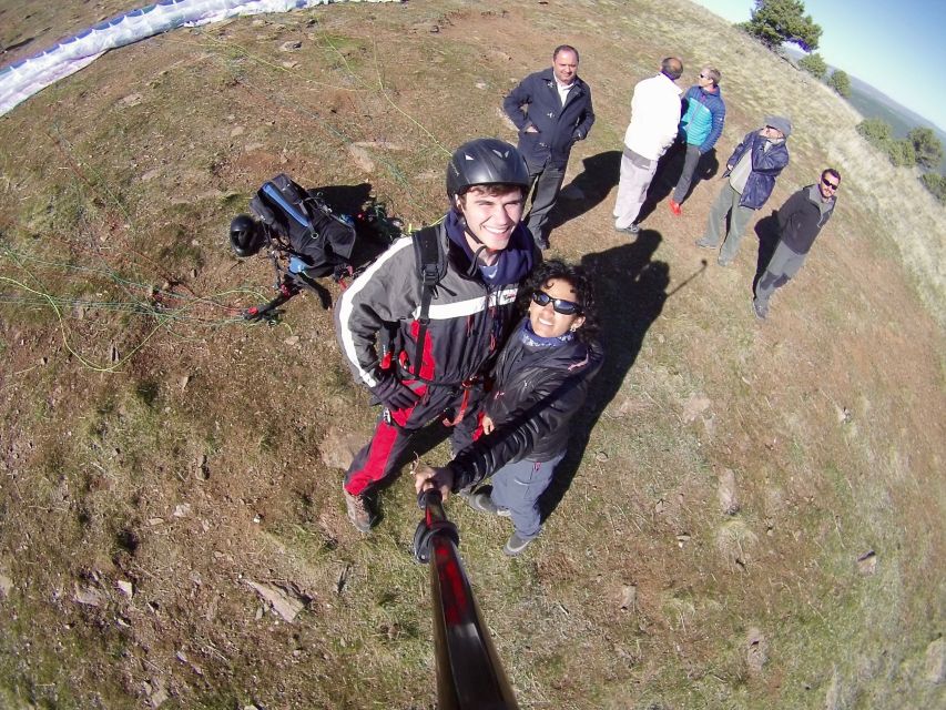 Paragliding Tandem Flight from Madrid - The pre-flight briefing: what you do, what the pilot does