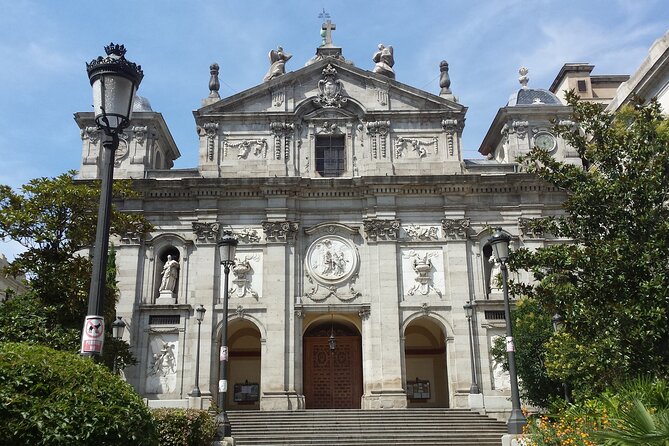 Private 3-Hour Group Tour in Madrid - Royal Palace Area, Royal Theater, and Almudena Cathedral: Big Sights, Short Time