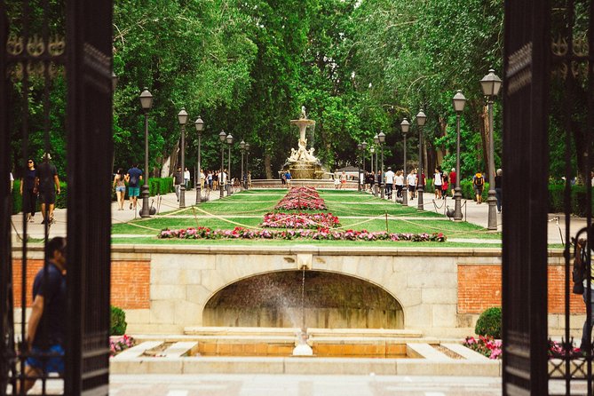 Private City Kickstart Tour: Madrid - Price and value for $70.14 in a private 1.5-hour format
