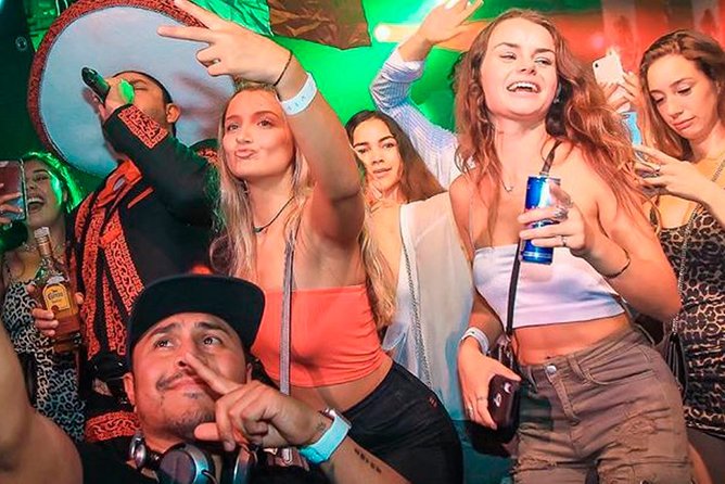 Pub Crawl Madrid by Mad Party Crew - Stop 1: Enbabia Bar and the fast track into the night