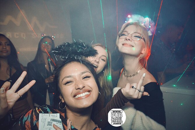 Pub Crawl Madrid by Mad Party Crew - Stop 3: Manama Disco to push from bars toward club mode