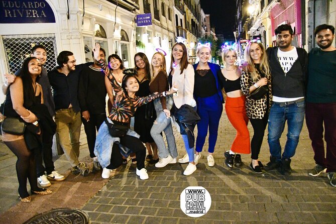 Pub Crawl Madrid by Mad Party Crew - How the guide helps you socialize (and stay on the plan)
