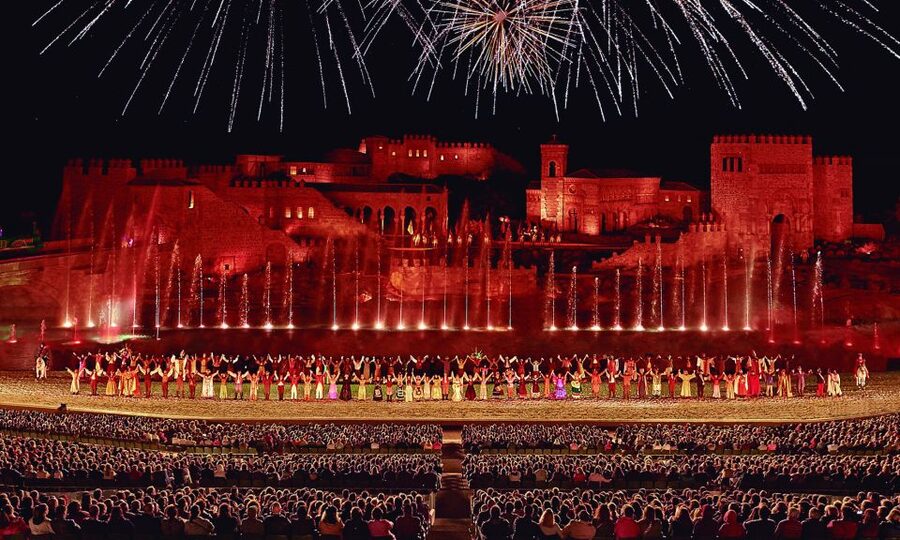 Puy du Fou España and El Sueño de Toledo Entry - Crafts and food in themed villages: why this part is more than decoration