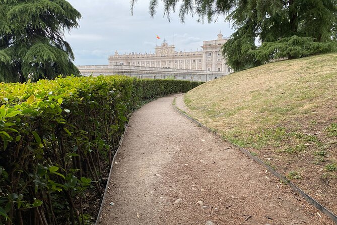 Royal Palace Madrid Small Group Tour with Skip the Line Ticket - How long should you plan and what to bring