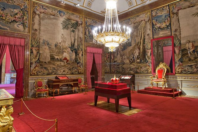 Royal Palace of Madrid Early Entrance Tour Skip-The-Line Ticket - Language and who the tour fits best