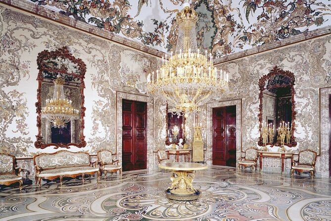 Royal Palace of Madrid Early Entrance Tour Skip-The-Line Ticket - Meeting at Julià Travel Madrid and the pace you should expect