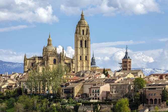 Segovia and Avila Private Tour with Lunch and Hotel Pick up from Madrid - Segovia Cathedral: Included Entrance and a Full Hour to Take It In