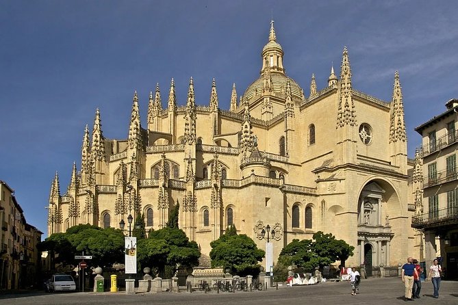 Segovia, Avila & Toledo: Small Group Guided Tour from Madrid - Getting the most out of the guide, and what to listen for