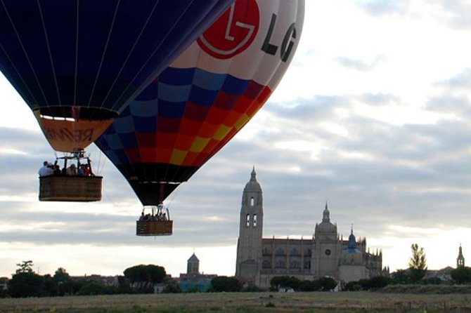 Segovia from the Skies: Sunrise Balloon Ride - In the Basket: Standing Room, Tight Compartments, and the First Lift