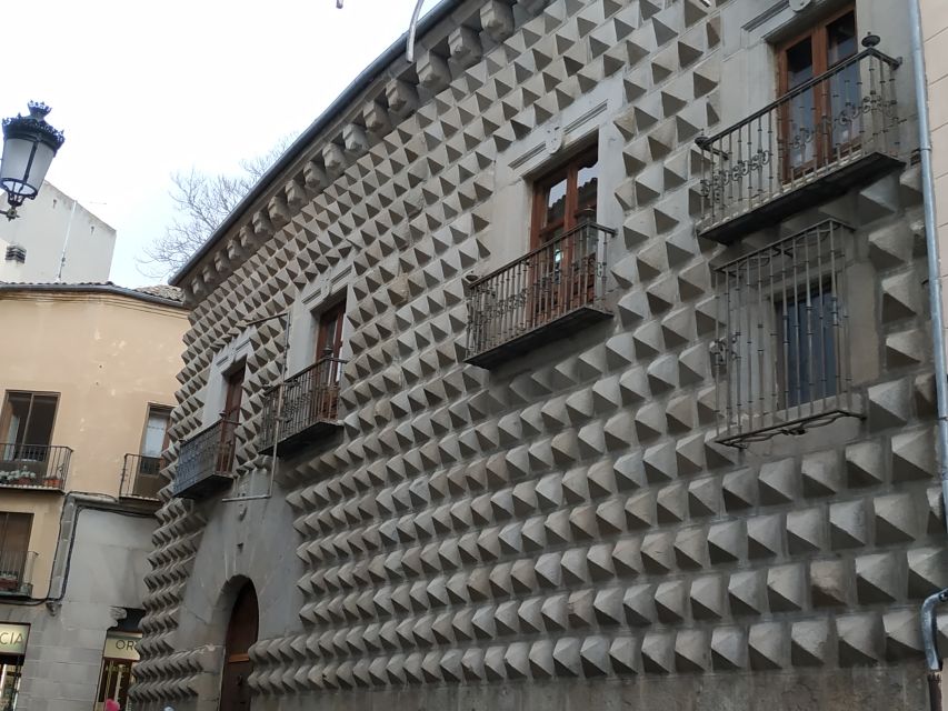 Segovia: Guided Walking Tour with Cathedral & Alcázar Entry - Start at Plaza Azoguejo, and use the headsets like a pro