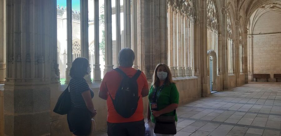Segovia: Guided Walking Tour with Cathedral & Alcázar Entry - Inside the Catedral de Segovia: what the guide helps you notice