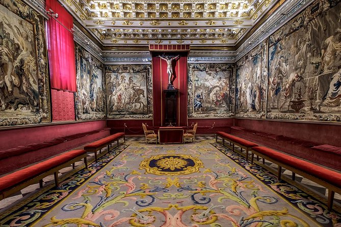 Skip the Line Admission Ticket to Cathedral of Segovia - Entering the north transept: choir, light, and the uncluttered feel