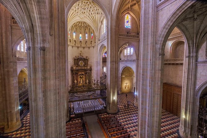 Skip the Line Admission Ticket to Cathedral of Segovia - The small museum: Mudéjar ceiling and manuscript details