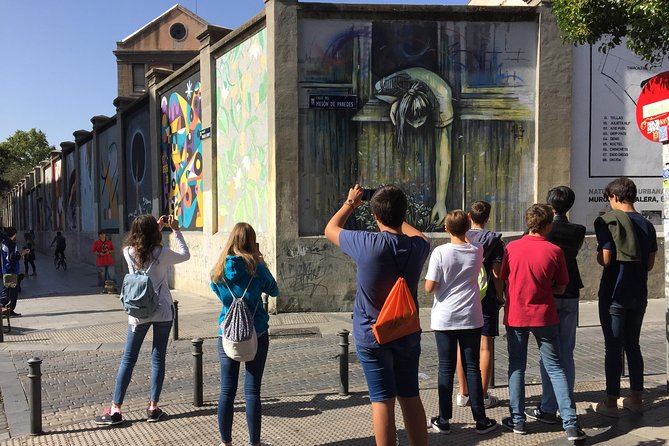 Street Art Guided Tour in Madrid - Este es Una Plaza and the idea of art in public space