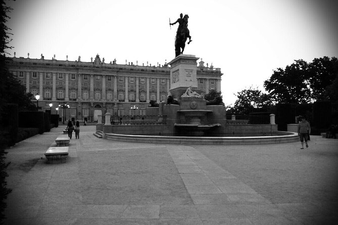 Surfing Madrid: From the Palace to the Tavern Private Tour - Plaza de Oriente, your clean launch point for central Madrid