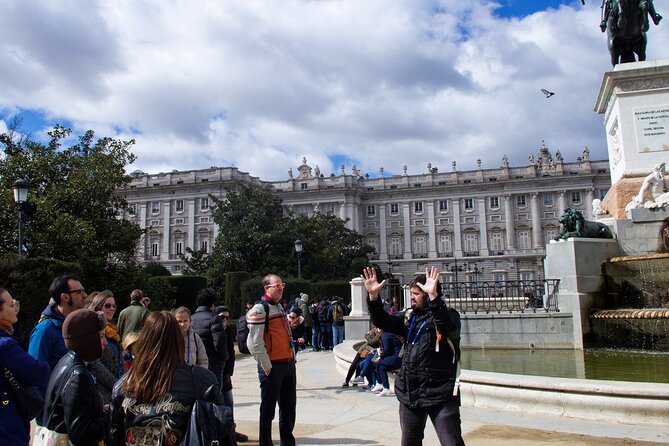 Surfing Madrid: From the Palace to the Tavern Private Tour - Guide energy matters, and you can feel it in the route
