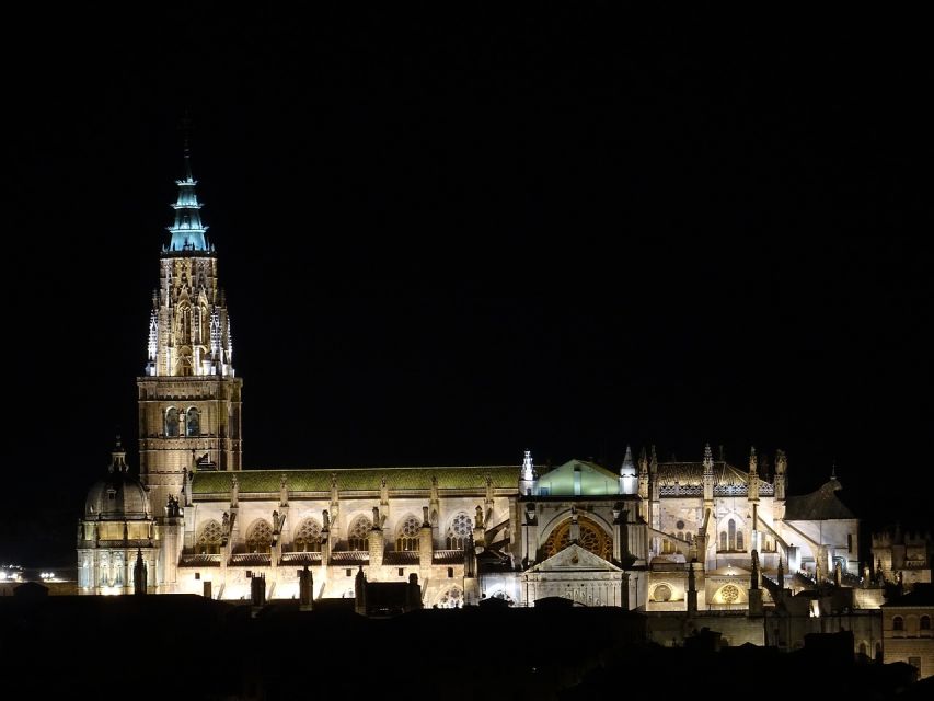 Toledo: Cathedral Tour with a Local Guide - Entering Toledo Cathedral from City Hall Square