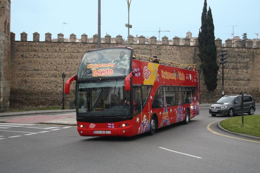 Toledo: City Sightseeing Hop-On Hop-Off Bus Tour & Extras - Audio headphones: great when they work, so know the workaround