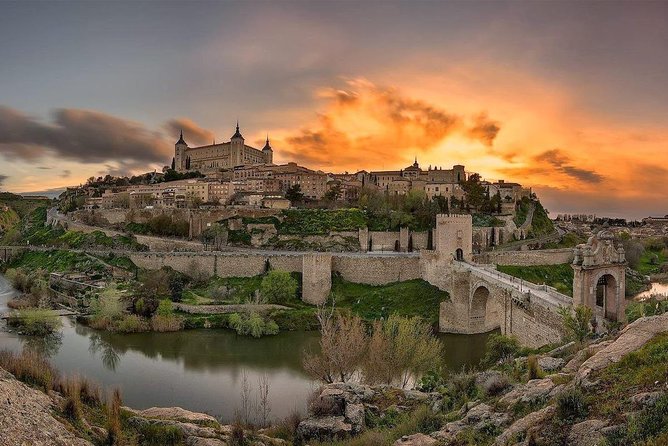 Toledo Half Day Tour with Cathedral, St Tome Church & Synagoge - How the walking tour pacing works on cobblestones and hills