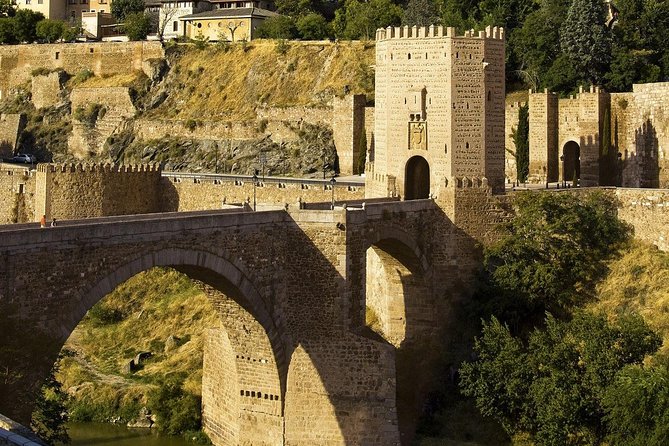 Toledo Half-Day Tour with St Tome Church & Synagoge from Madrid - Panoramic city tour and the value of a guided walking thread