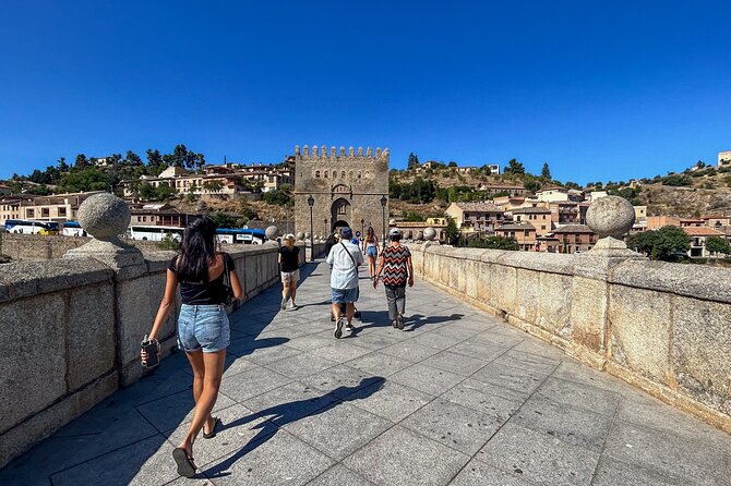 Toledo, Segovia and Avila from Madrid with Tickets and Lunch - Getting to the group early: Madrid pickup point and start time