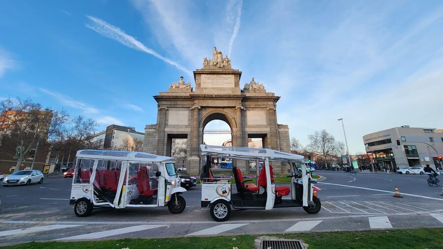 Tour Madrid: Secrets in a Electric Tuk Tuk - Electric tuk tuk tour: the smart way to see central Madrid
