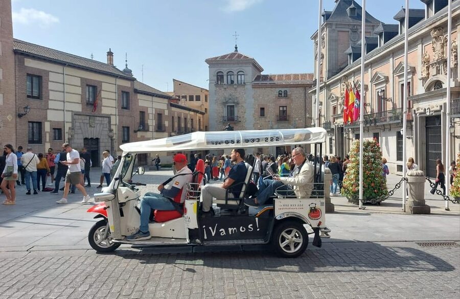 Tour Madrid: Secrets in a Electric Tuk Tuk - Plaza Mayor to Royal Palace: how the route tells Madrid’s story