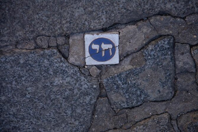 Visit Toledo with an accredited Official guide - Plaza Cuatro Calles, a square that plays tricks
